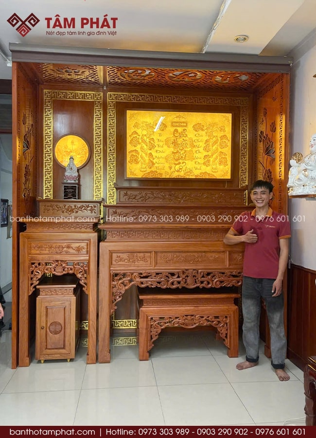 Thiết kế 2 bàn đứng mẫu Như Ý, phân vị rõ ràng giữa bàn thờ Phật và bàn thờ Gia Tiên.