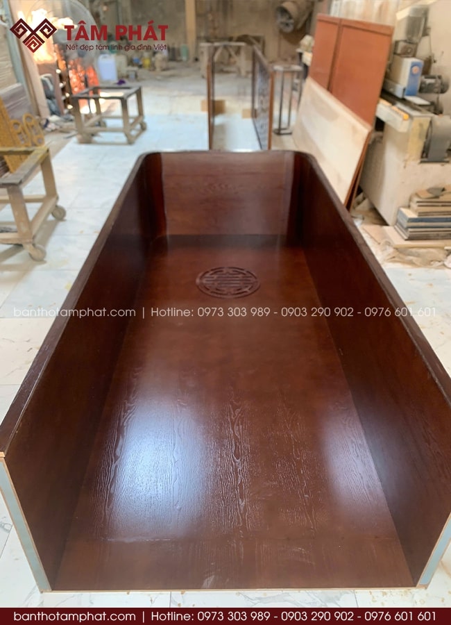 Nhận đặt đóng các mẫu bàn thờ, phòng thờ BT-1698 theo yêu cầu gia chủ.