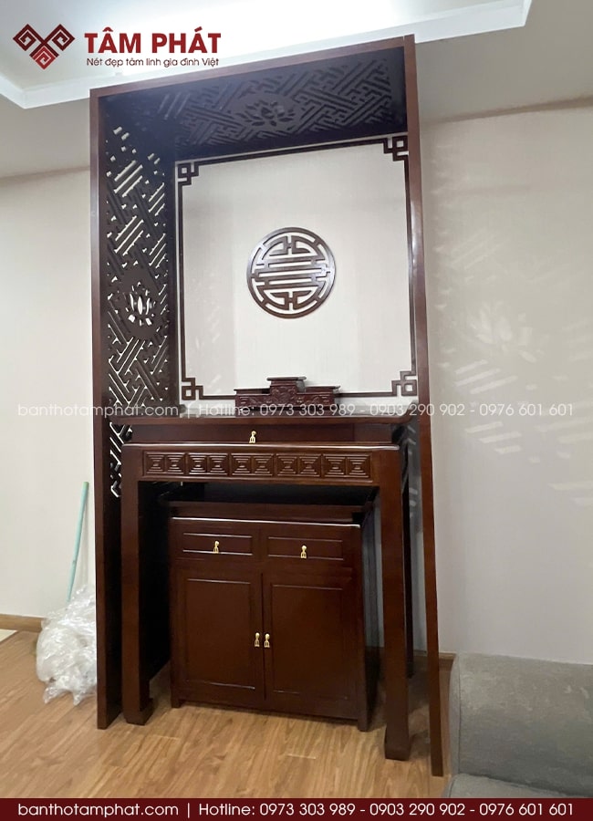 Kín đáo với mẫu vách ngăn cách họa tiết phong thủy đẹp.
