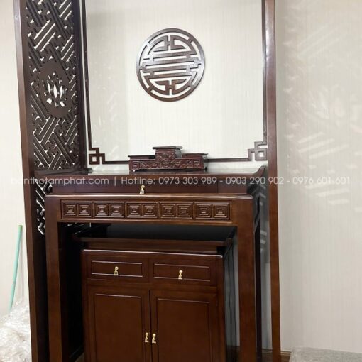 Trang trí viền góc và ốp tròn thêm phần hài hòa và thẩm mỹ.