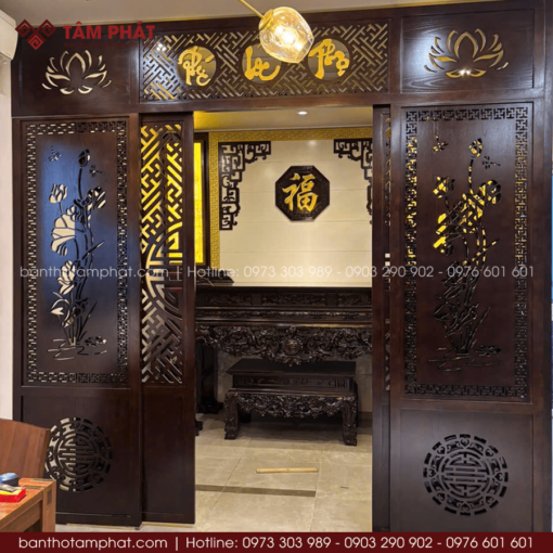 Phòng thờ có hệ vách và cửa lùa