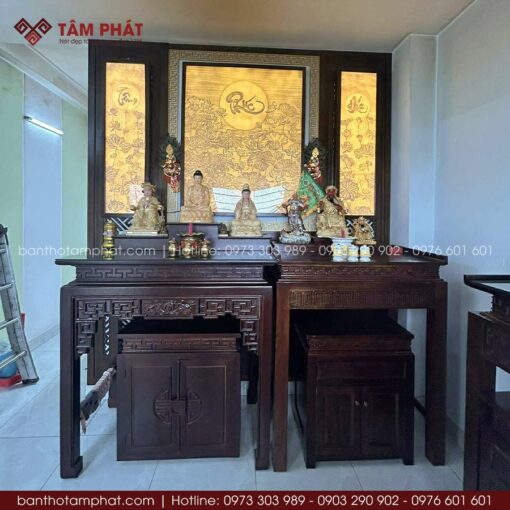 Thiết kế tối giản, kết hợp các bàn thờ trong cùng một không gian.