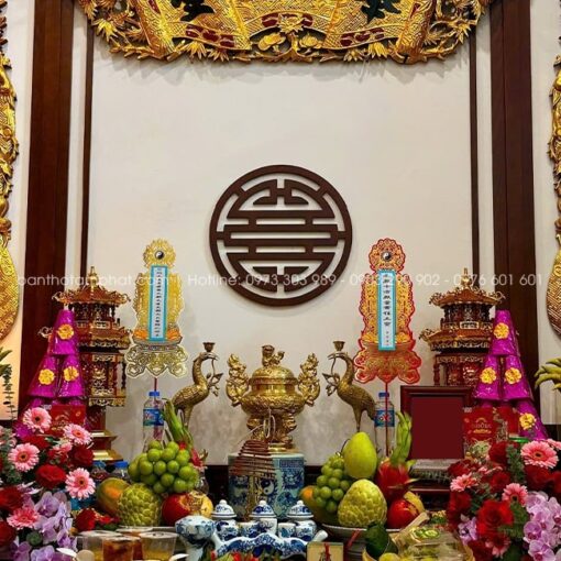 Bài trí đồ thờ trang trọng, chuẩn lễ nghi.