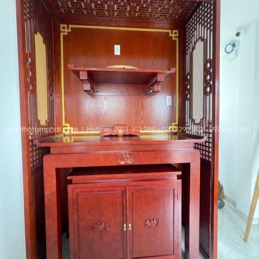 Lắp đặt bàn thờ treo tường thờ Phật và bàn thờ đứng bên dưới thờ Gia Tiên, chuẩn phong thủy, đúng lễ nghi.