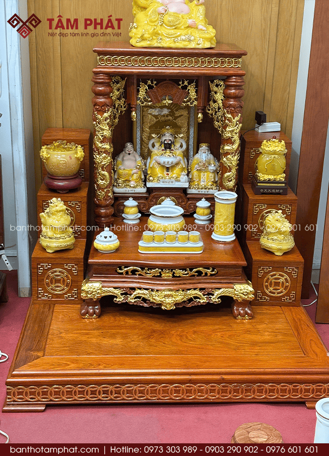 Bộ bàn thờ Thần Tài với đầy đủ đế, tam cấp 2 bên Bộ bàn thờ Thần Tài với đầy đủ đế, tam cấp 2 bên