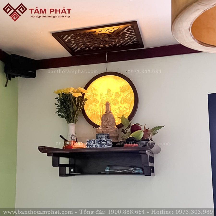 Bàn thờ Phật Quan Âm treo tường tiết kiệm không gian Bàn thờ Phật Quan Âm treo tường tiết kiệm không gian
