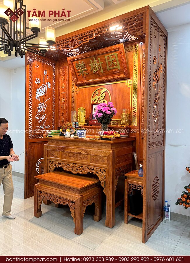 Nổi bật với chất liệu gỗ hương đá cao cấp có độ bền cao, chất gỗ cứng cáp, đầm tay.