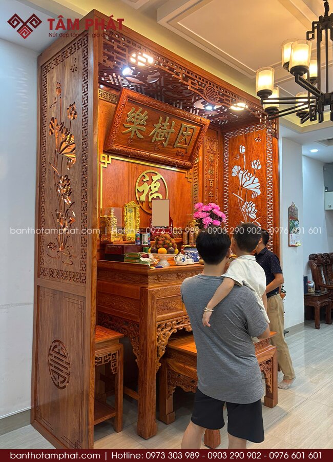 Bộ Hoành Phi Câu Đối góp phần nâng ý nghĩa phòng thờ lên cao.