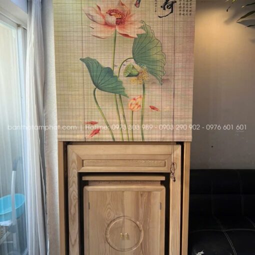 Phòng thờ dễ kết hợp với rèm che, ốp hậu và vách ngăn trang trí.