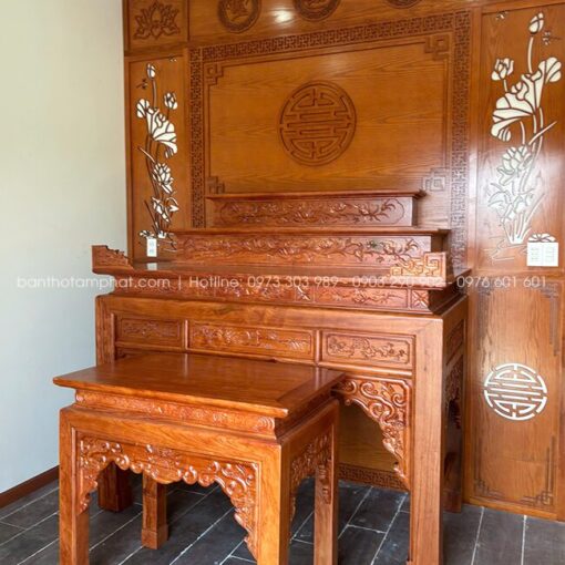 Kết hợp với ốp vách đồng bộ sang trọng, không gian gọn gàng nhưng vẫn tạo cảm giác bề thế.