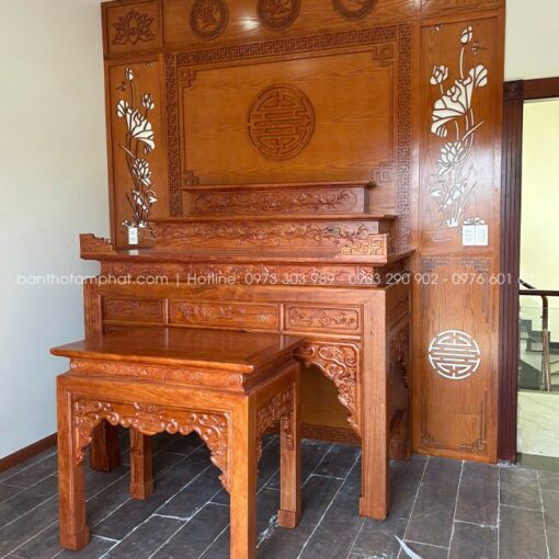 Hoa văn chạm khắc tinh tế, phù hợp nhà phố hiện đại.