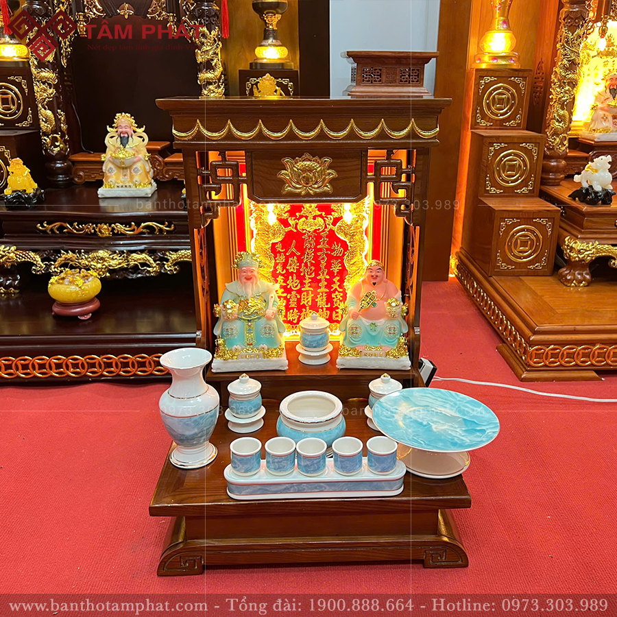 Bàn thờ Ông Địa có tượng màu xanh Bàn thờ Ông Địa có tượng màu xanh