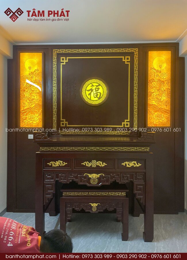 Không gian phòng thờ biệt thự BT-1821 được thi công tỉ mỉ với chất liệu gỗ chất lượng, mang đến sự bền đẹp theo thời gian.