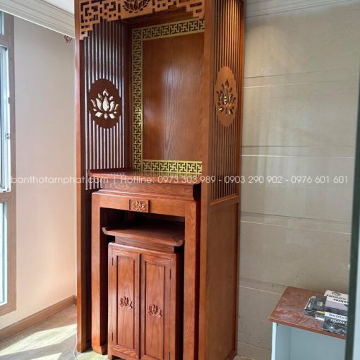 Mẫu phòng thờ thiết kế đơn giản hiện đại, bố trí gọn tại phòng khách.