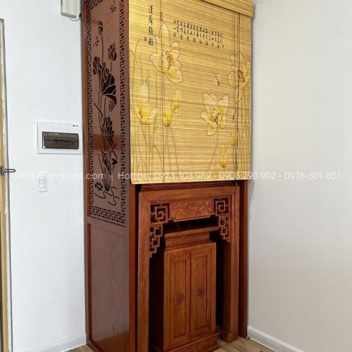 Rèm mành không chỉ giúp phân tách không gian nhẹ nhàng mà còn mang đến cảm giác kín đáo, gọn gàng và trang nghiêm hơn trong quá trình thờ cúng.