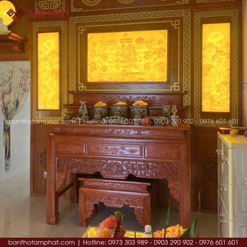 Mẫu phòng thờ Cửu Huyền BT-1815 đẳng cấp mang nét truyền thống trang nghiêm, được nhiều gia chủ yêu thích.