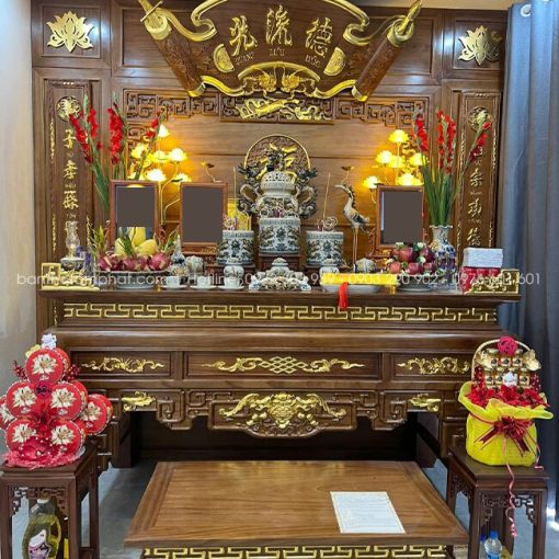 Phòng thờ Gia Tiên đẹp, chất liệu gỗ tự nhiên bền đẹp giúp không gian thờ giữ được giá trị thẩm mỹ lâu dài.