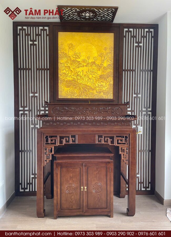 Kết cấu gỗ dày, chắc chắn giúp bàn thờ ổn định trong quá trình sử dụng.
