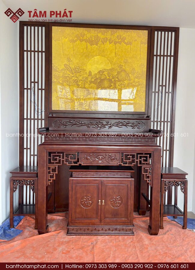 Mẫu phòng thờ BT-1817 phù hợp với không gian nhà phố, biệt thự, phòng thờ riêng hiện đại.