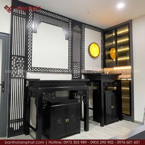 Phòng thờ nhà phố BT-1819 đẹp với hệ bàn thờ, ốp hậu và phụ kiện đồng bộ, chú trọng chất lượng hoàn thiện, độ bền sử dụng và vẻ đẹp bền vững theo thời gian.