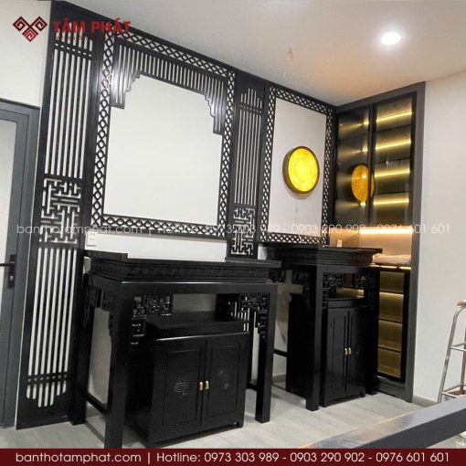 Mẫu phòng thờ Phật và Gia Tiên BT-1819 mang phong cách sang trọng với gam màu đen chủ đạo, đáp ứng đầy đủ nhu cầu thờ tự của quý gia chủ.