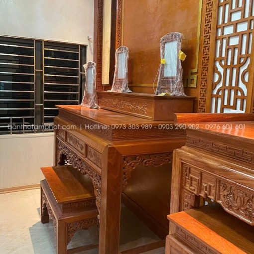 Kích thước bàn thờ được cân đối chuẩn phong thủy, đáp ứng đầy đủ nhu cầu thờ tự.