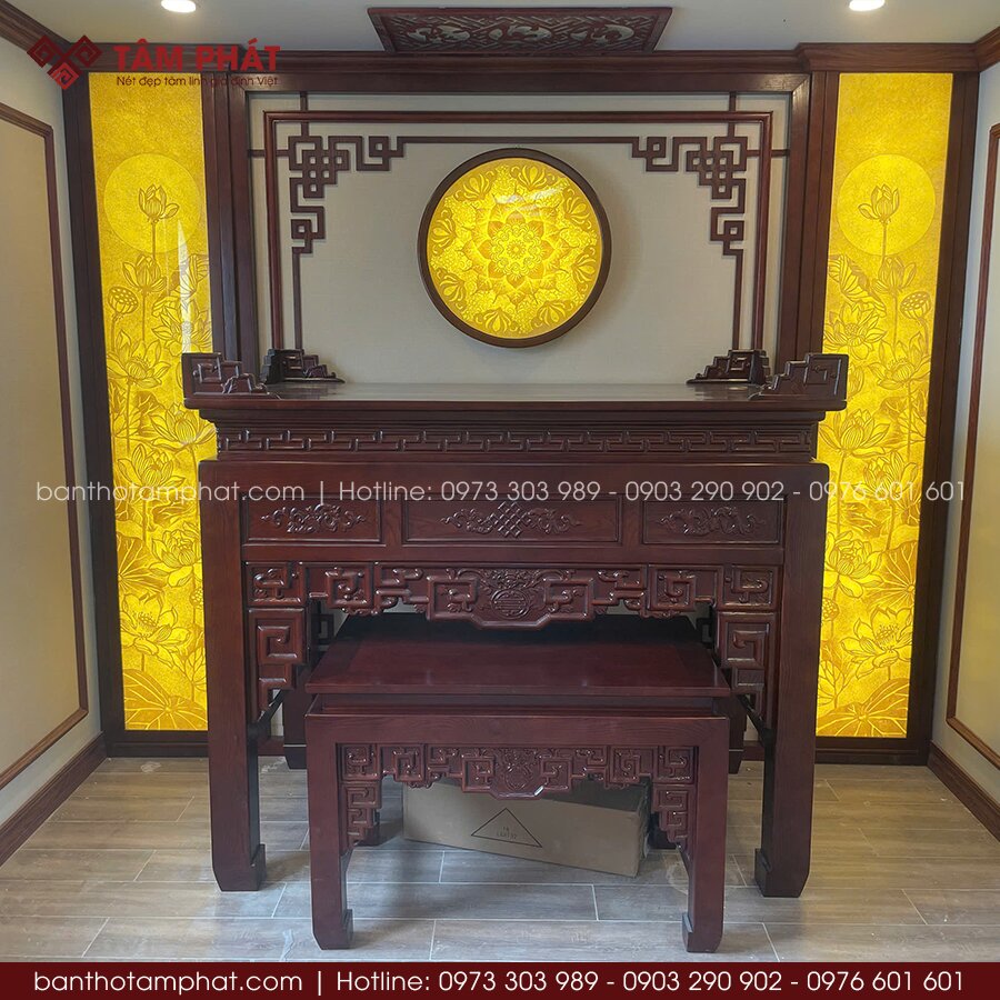 Thiết kế phòng thờ ở khu vực độc lập, yên tĩnh tầng trên cùng của nhà phố.
