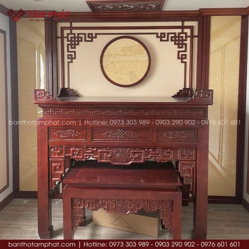 Phương án thi công bám sát diện tích thực tế phòng thờ, thuận tiện cho việc hương khói hằng ngày.