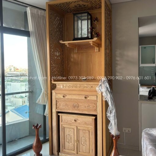 Thiết kế phòng thờ tối giản giúp không gian luôn gọn gàng và trang nghiêm.