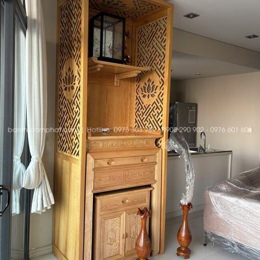 Chất liệu gỗ sồi được tuyển chọn kỹ, gia công tốt, bề mặt xử lý mịn, đường vân gỗ hiện rõ mang đến tính thẩm mỹ cao.