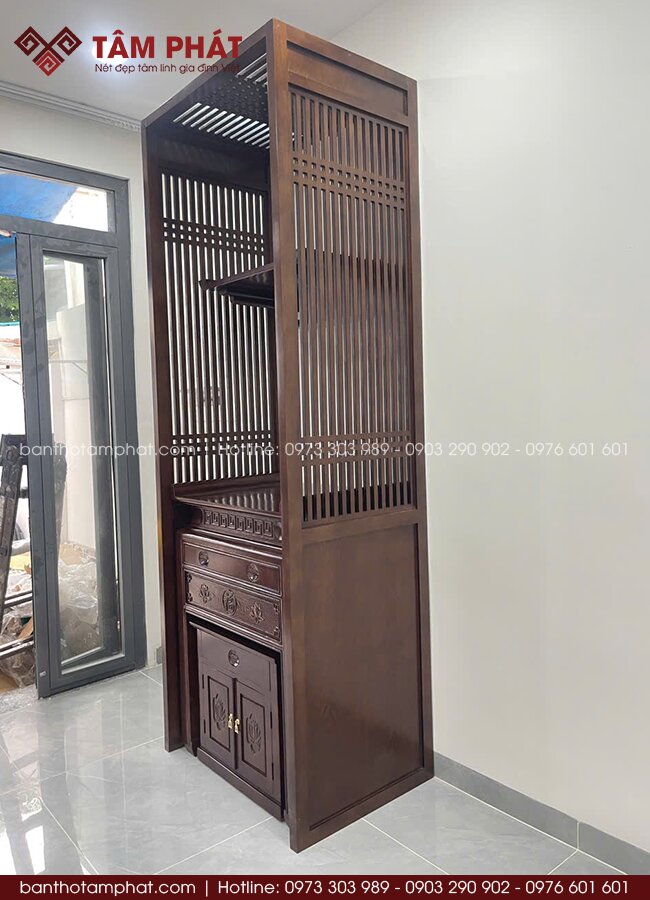 Bề mặt hoàn thiện thuận tiện cho việc vệ sinh định kỳ, ít chi tiết chạm khắc giúp hạn chế bám bụi.