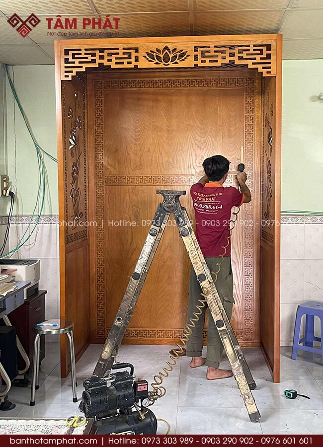 Thi công phòng thờ nhà cấp 4 gỗ hương đẹp mẫu BT-1829