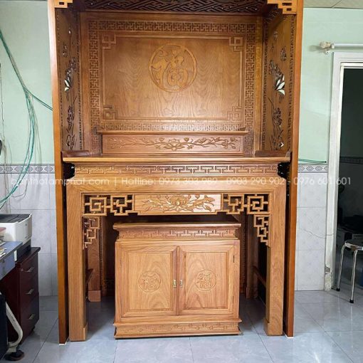 Bàn thờ nhị cấp triện sen sắc nét, được chế tác từ gỗ Hương chắc chắn, có độ bền cao.
