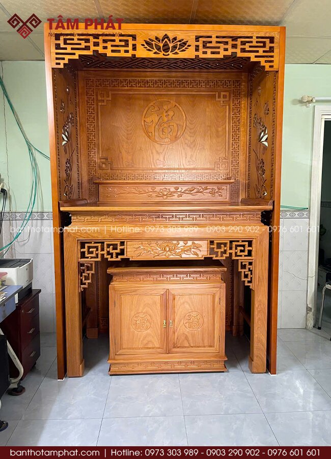 Thiết kế phòng thờ nhà cấp 4 tối ưu diện tích, bố trí khoa học giữa bàn thờ, hệ trang trí và khu vực thờ cúng, tạo sự thuận tiện trong quá trình sử dụng.