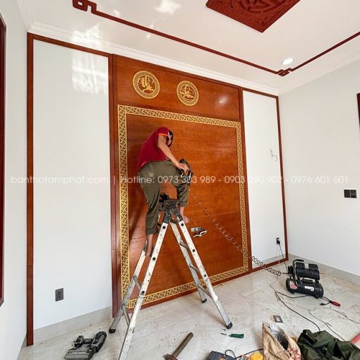 Hoàn thiện phòng thờ chỉn chu với đội ngũ kỹ thuật giàu kinh nghiệm.
