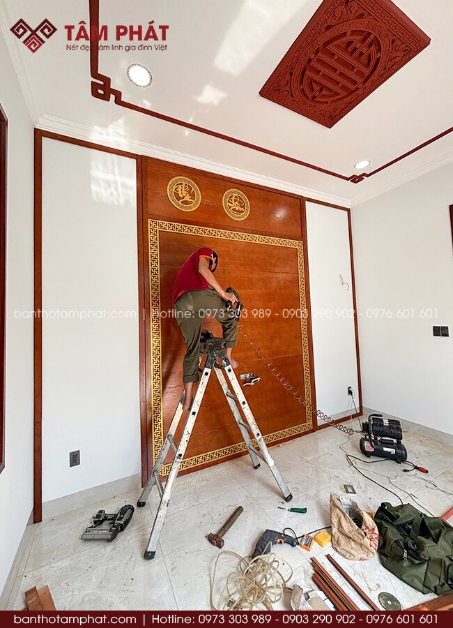 Hoàn thiện phòng thờ chỉn chu với đội ngũ kỹ thuật giàu kinh nghiệm.