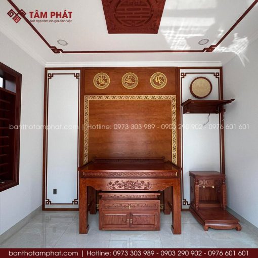 Nhận thiết kế phòng thờ nhà phố riêng biệt chuẩn phong thủy cho mọi gia đình Việt.