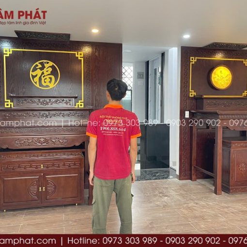 Mẫu phòng thờ đẹp được thi công chỉn chu với hệ bàn thờ và ốp trang trí đồng bộ, hợp nội thất nhà cửa.