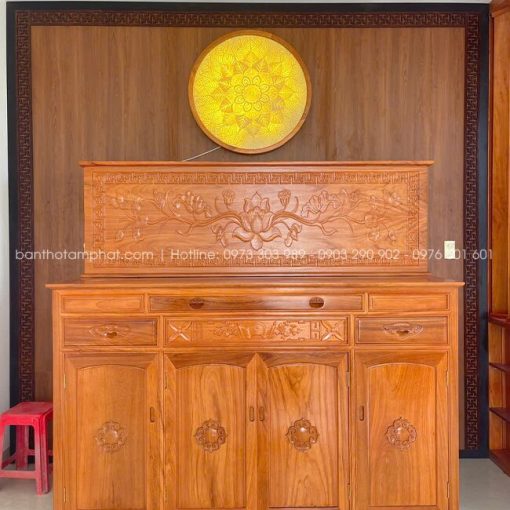 Tủ thờ BT-1826 với hộc tủ lớn, giúp cất giữ hương đèn, vật phẩm thờ và các đồ dùng cần thiết gọn gàng.